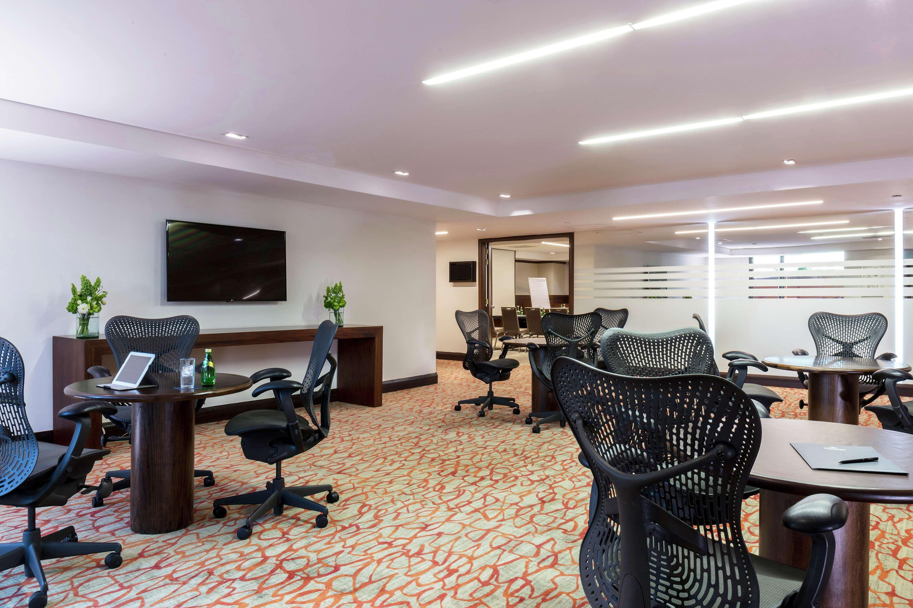 Barcelo Guadalajara Hotell Eksteriør bilde Business Center