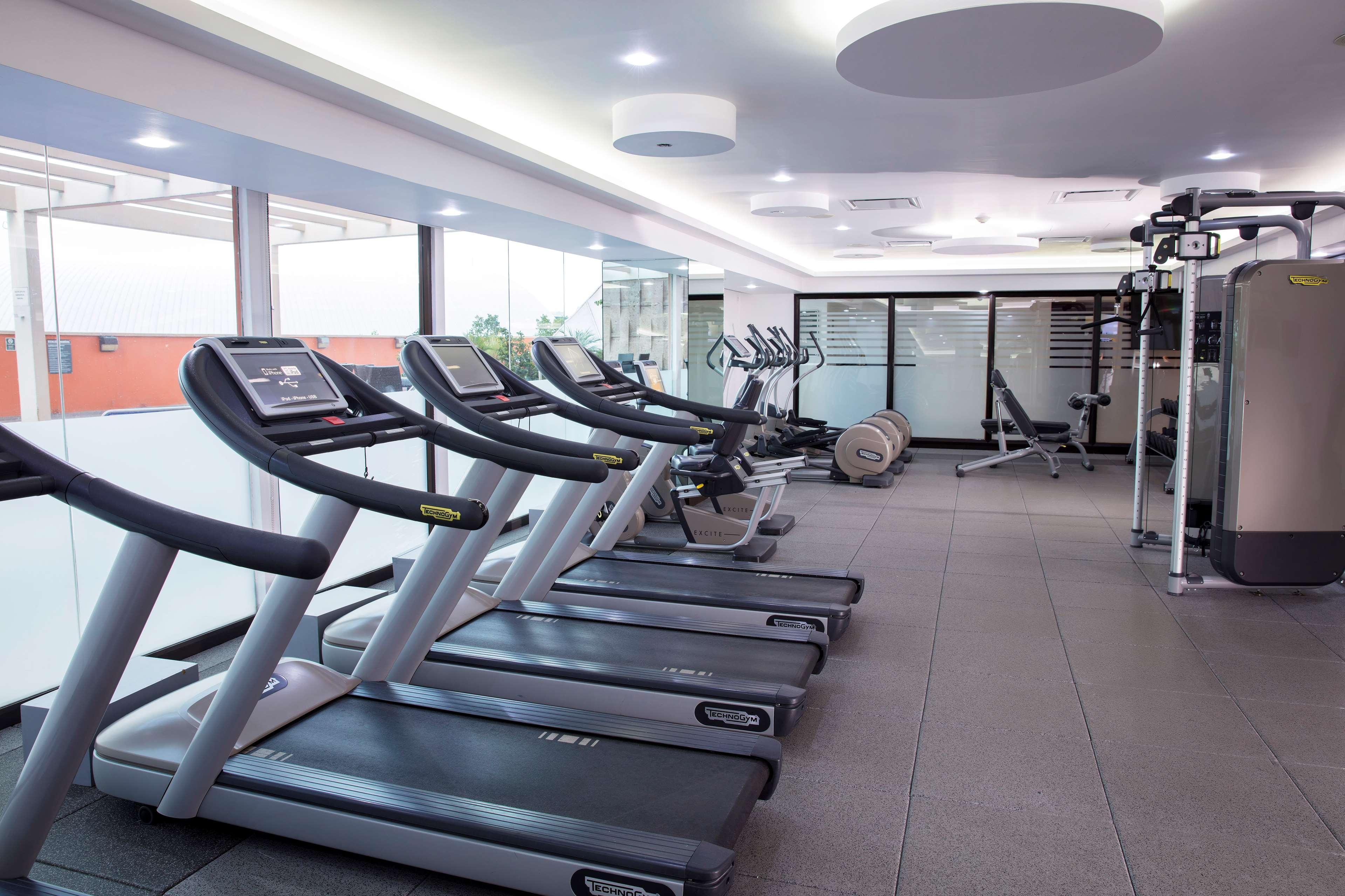 Barcelo Guadalajara Hotell Eksteriør bilde The gym at the hotel
