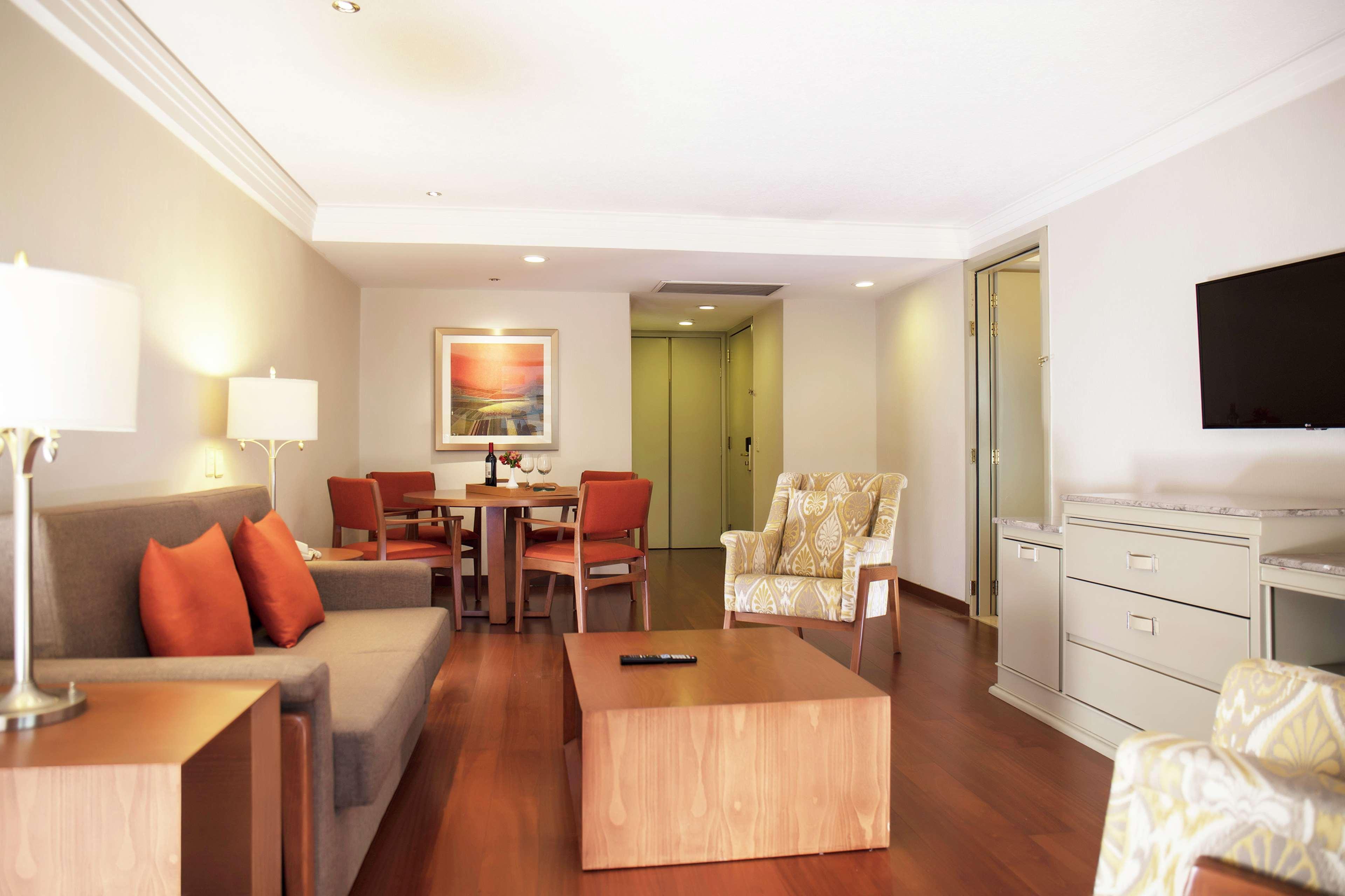 Barcelo Guadalajara Hotell Eksteriør bilde Living room
