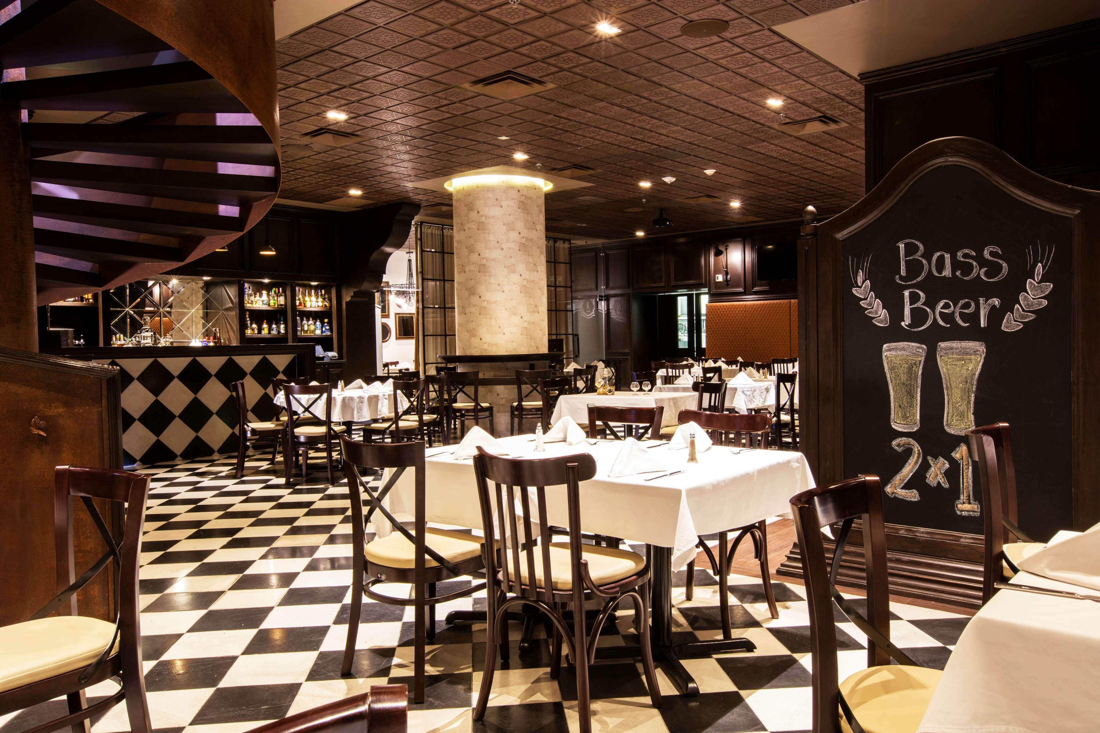 Barcelo Guadalajara Hotell Eksteriør bilde Brasserie restaurant