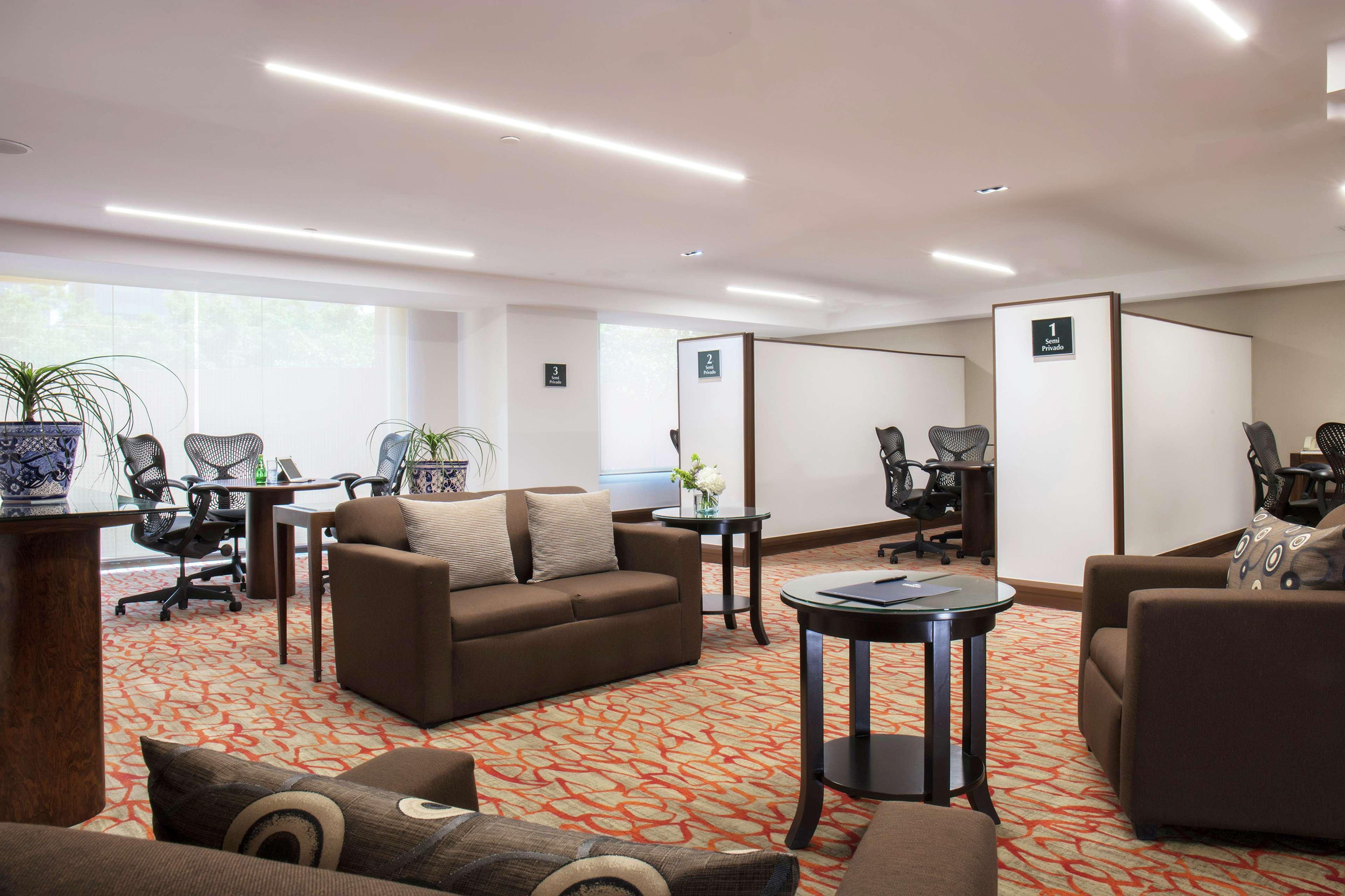Barcelo Guadalajara Hotell Eksteriør bilde Business Center