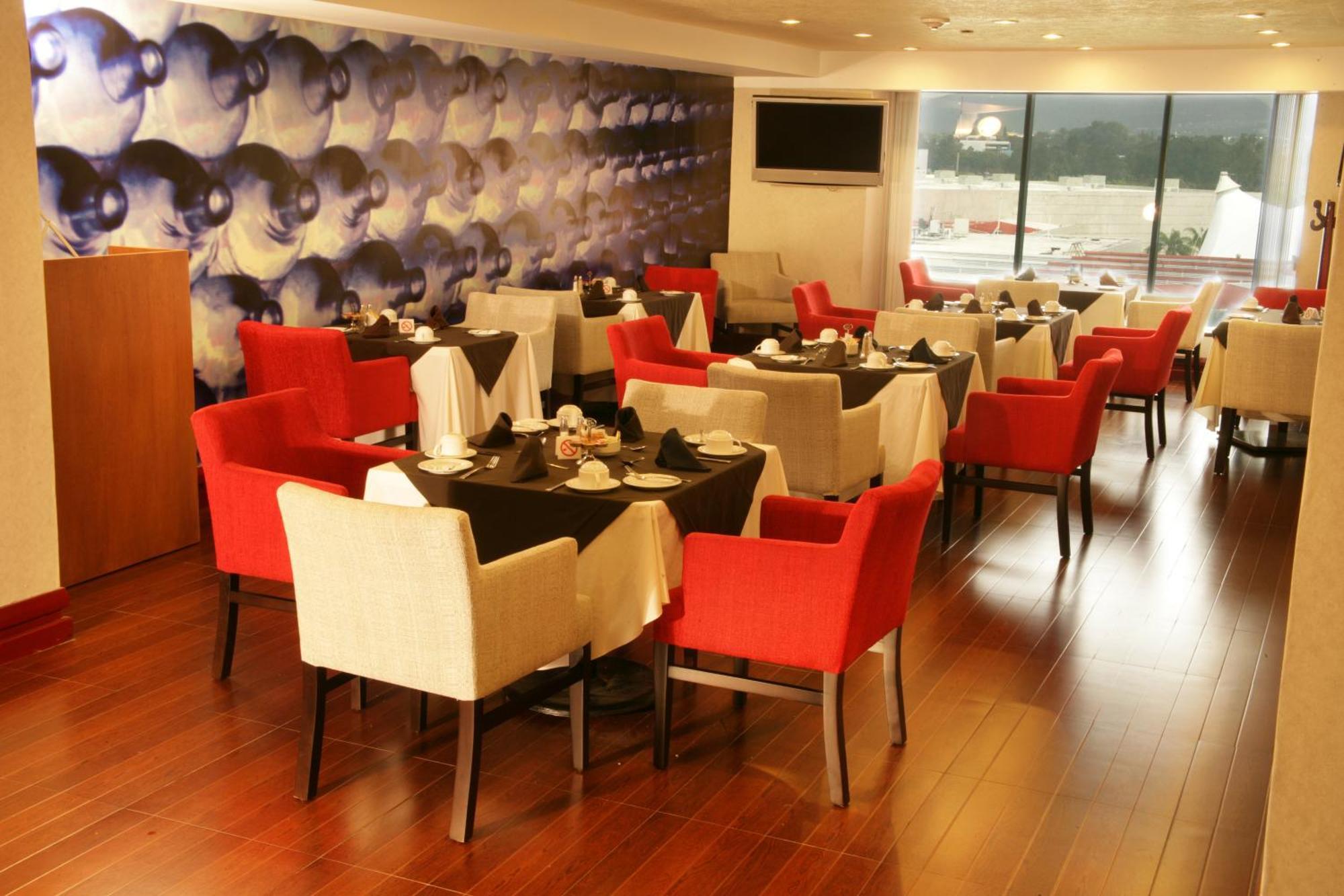 Barcelo Guadalajara Hotell Eksteriør bilde The interior of the restaurant