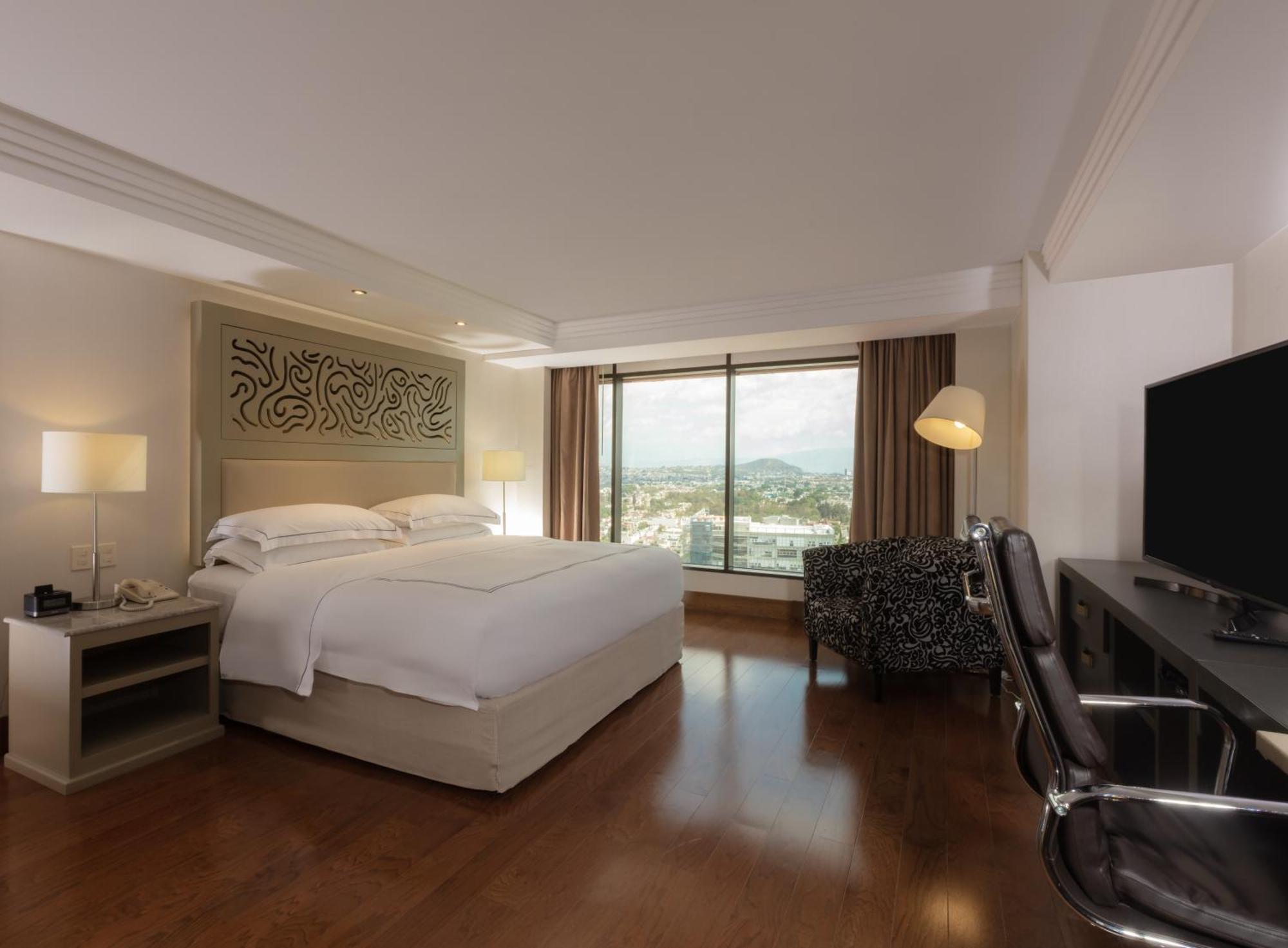 Barcelo Guadalajara Hotell Eksteriør bilde Deluxe Room